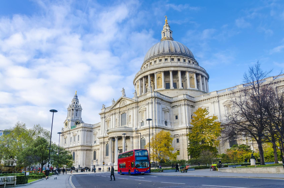 From London to Edinburgh: 10 Abbeys, Churches, and Cathedrals You Won’t Want to Miss!